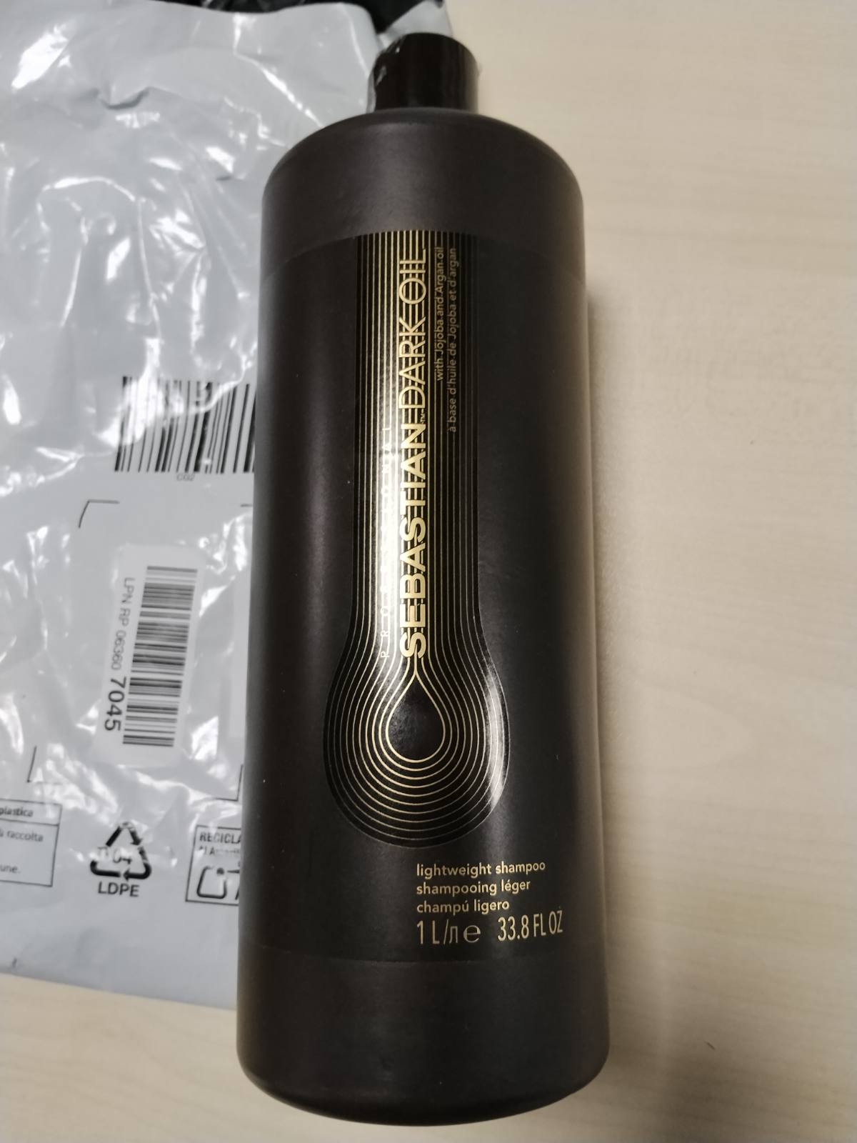 300348 - SEBASTIAN PROFESSIONAL Shampo me vaj të errët, 1L