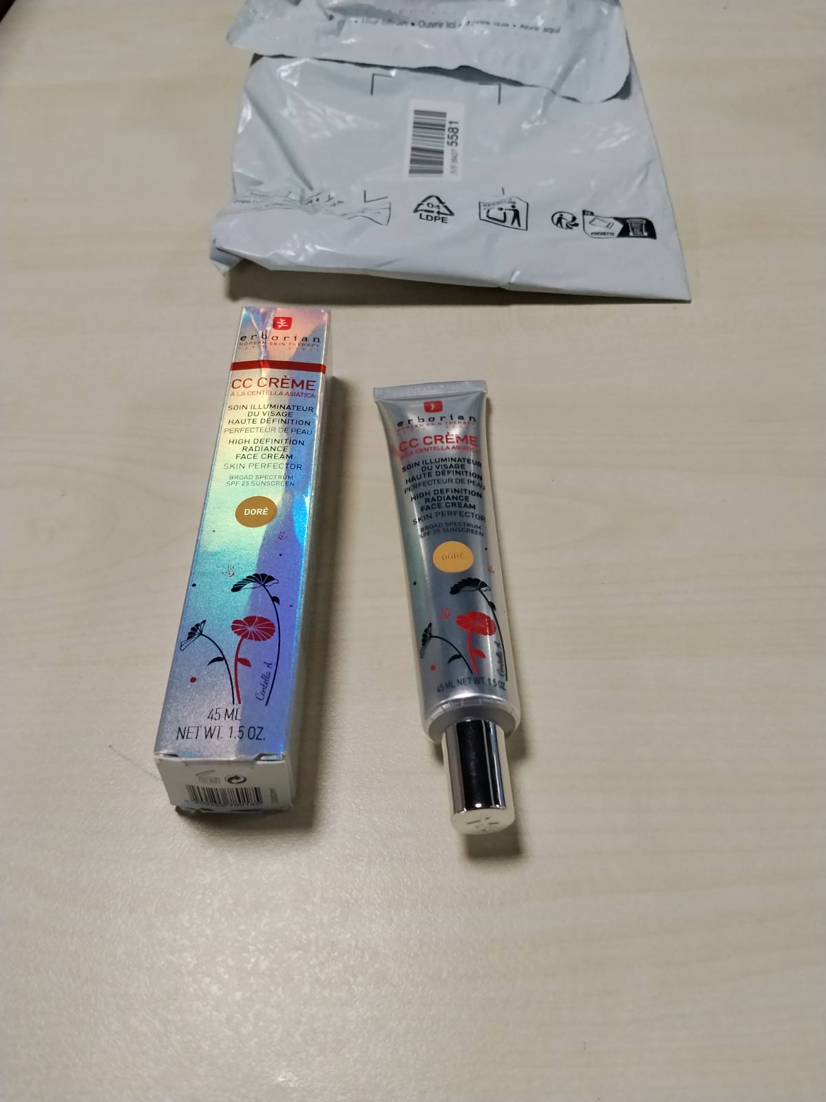 302851 - ERBORIAN Krem CC për fytyrën me Centella Asiatica, hidratim SPF 25, 45 ml, ngjyrë ari