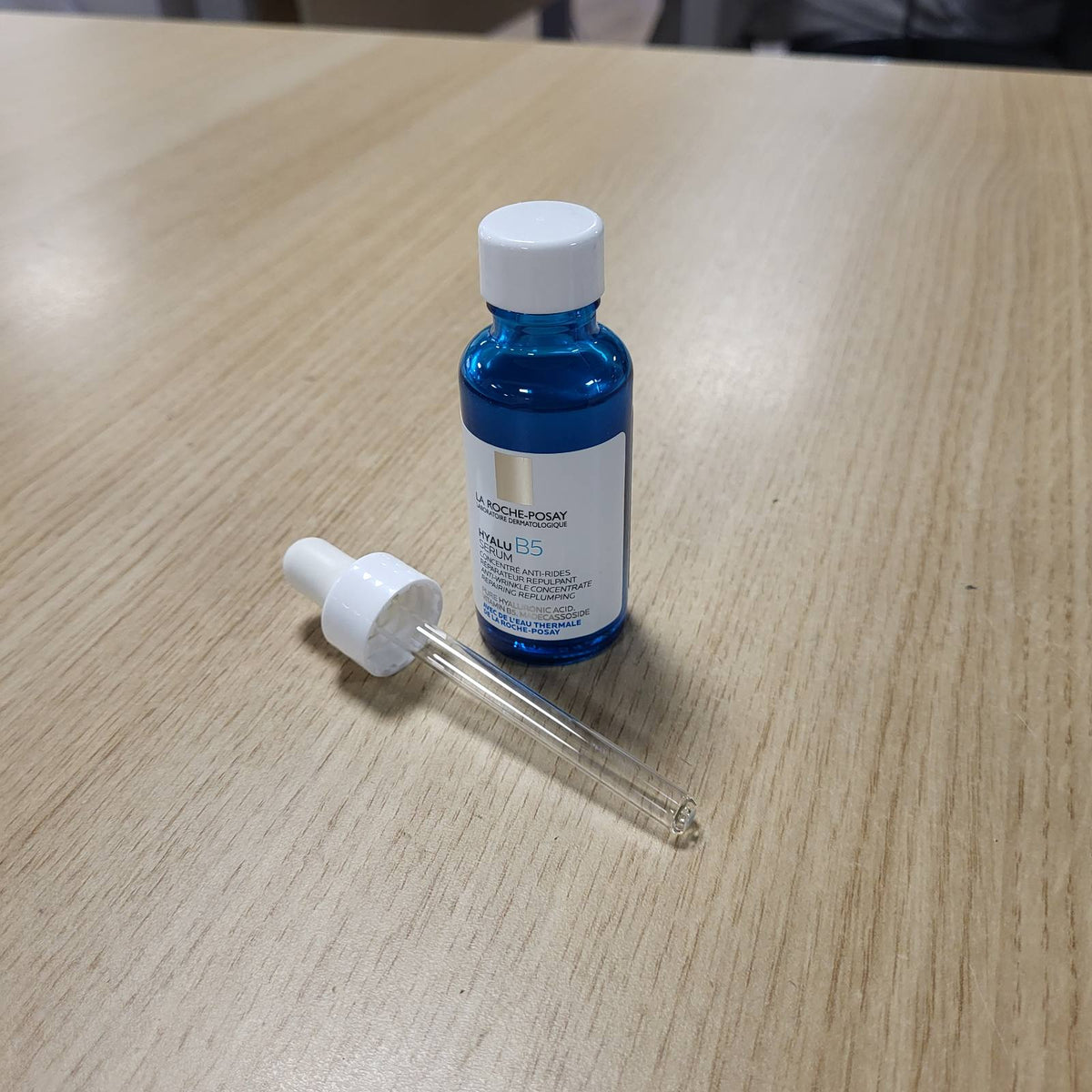 301814 - LA ROCHE POSAY Hyalu B5, Serum i koncentruar kundër rrudhave, 30 ml, për të gjitha llojet e lëkurës, me acid hialuronik, vitaminë B5 dhe madecassoside