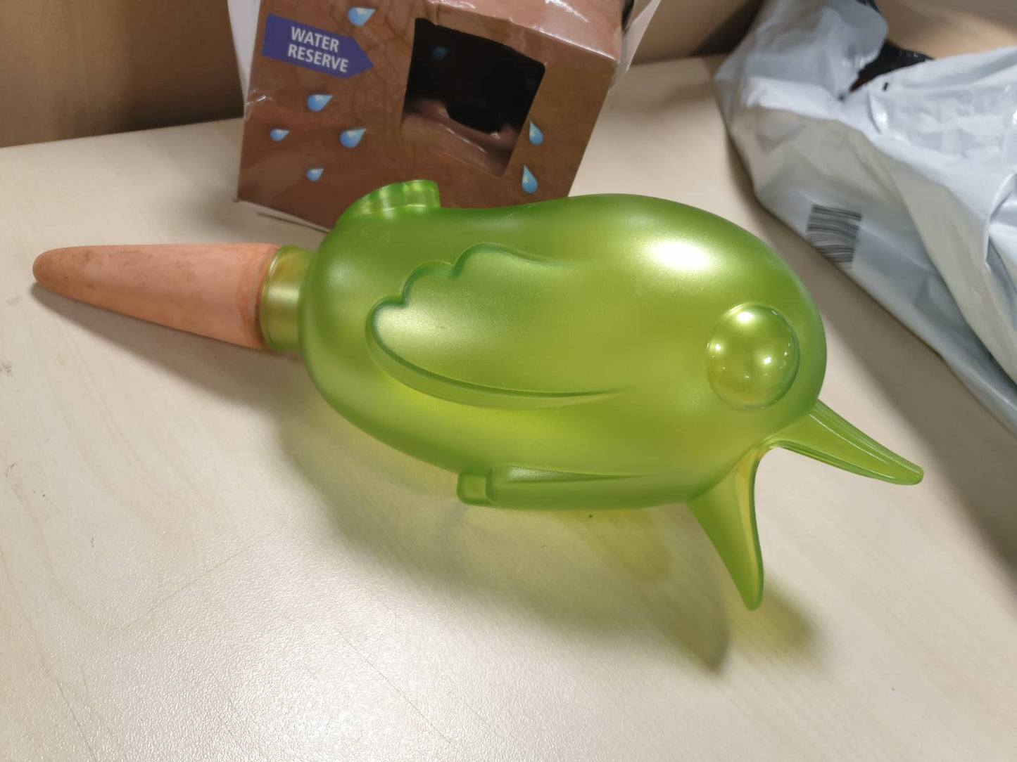 196904 - SCHEURICH Bördy XXL, Dispensator Uji prej Plastike dhe Koni prej Balte, Ngjyra e Gjelbër, Lartësia 33 cm, Vëllimi 1.0 L.