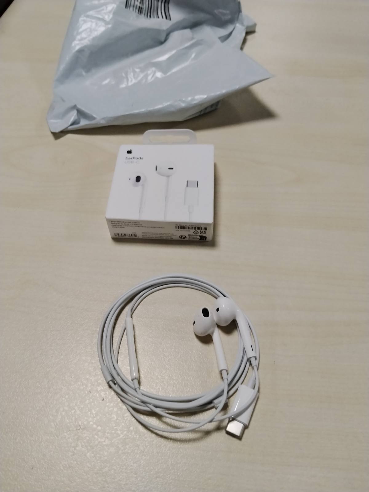 299763 - APPLE Kufje USB-C