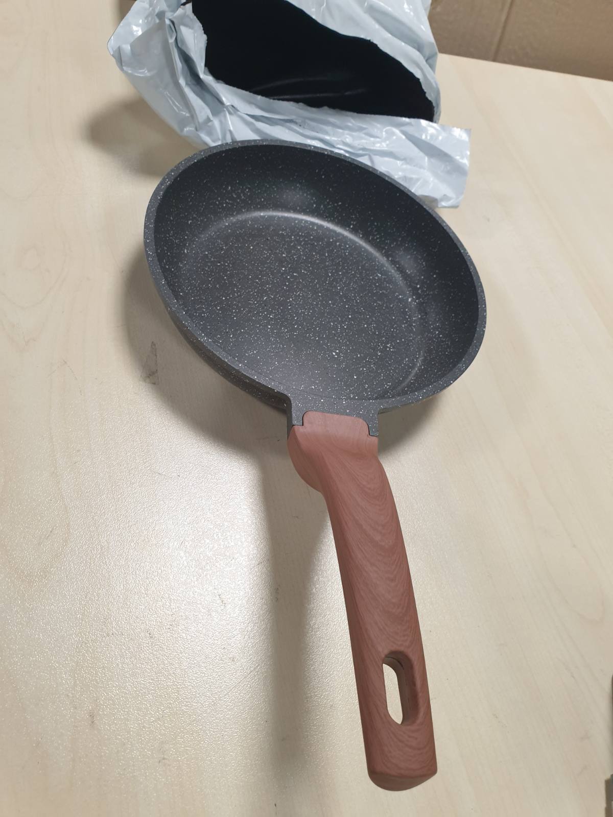 214322 - YASHE Tigan jo-ngjitës, 20 cm, i pajtueshëm me induksion, pa PFOA