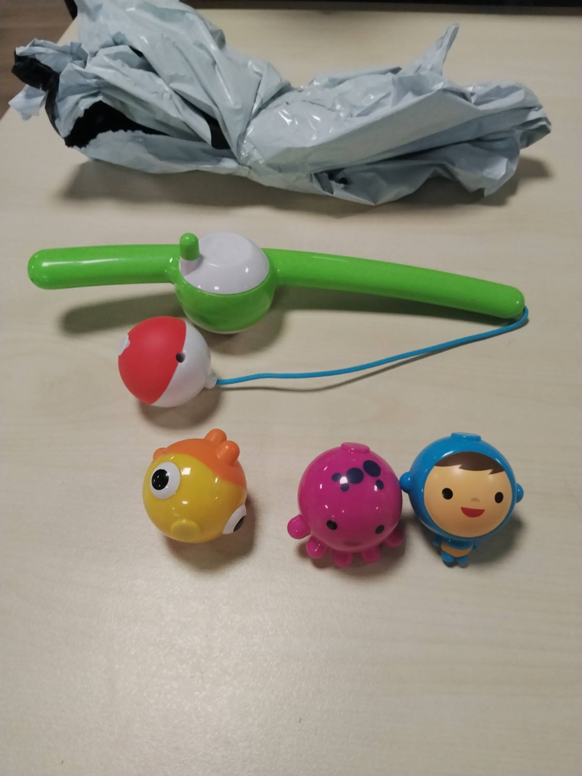 297335 - MUNCHKIN Lodrash magnetike peshkimi dhe banjoje, Set interaktive për fëmijë dhe fëmijë të vegjël