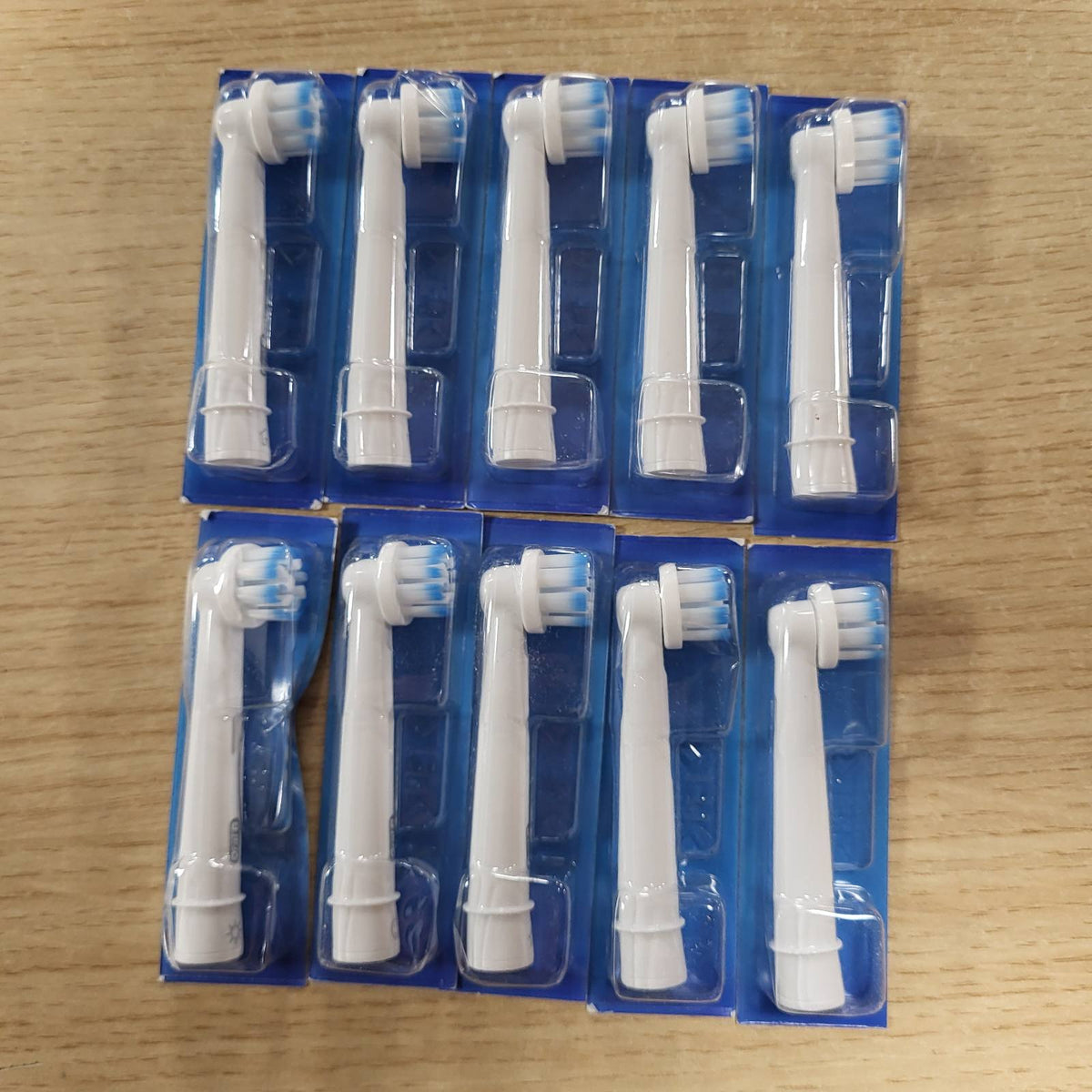 296785 - ORAL-B Koka Furçash Zëvendësuese Pro, 10 copë, të bardha, me fije ultra të buta për mishra dhëmbësh më të shëndetshëm, për furçat elektrike Oral-B Pro