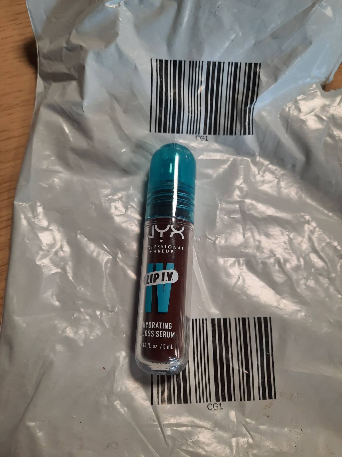 303854 - NYX PROFESSIONAL MAKEUP 2-në-1 Hydrating Gloss and Lip Stain, Hidratim 12-orësh, Me Vitaminë B12 dhe Magnezium, Ngjyra: 06 Espresso Soak