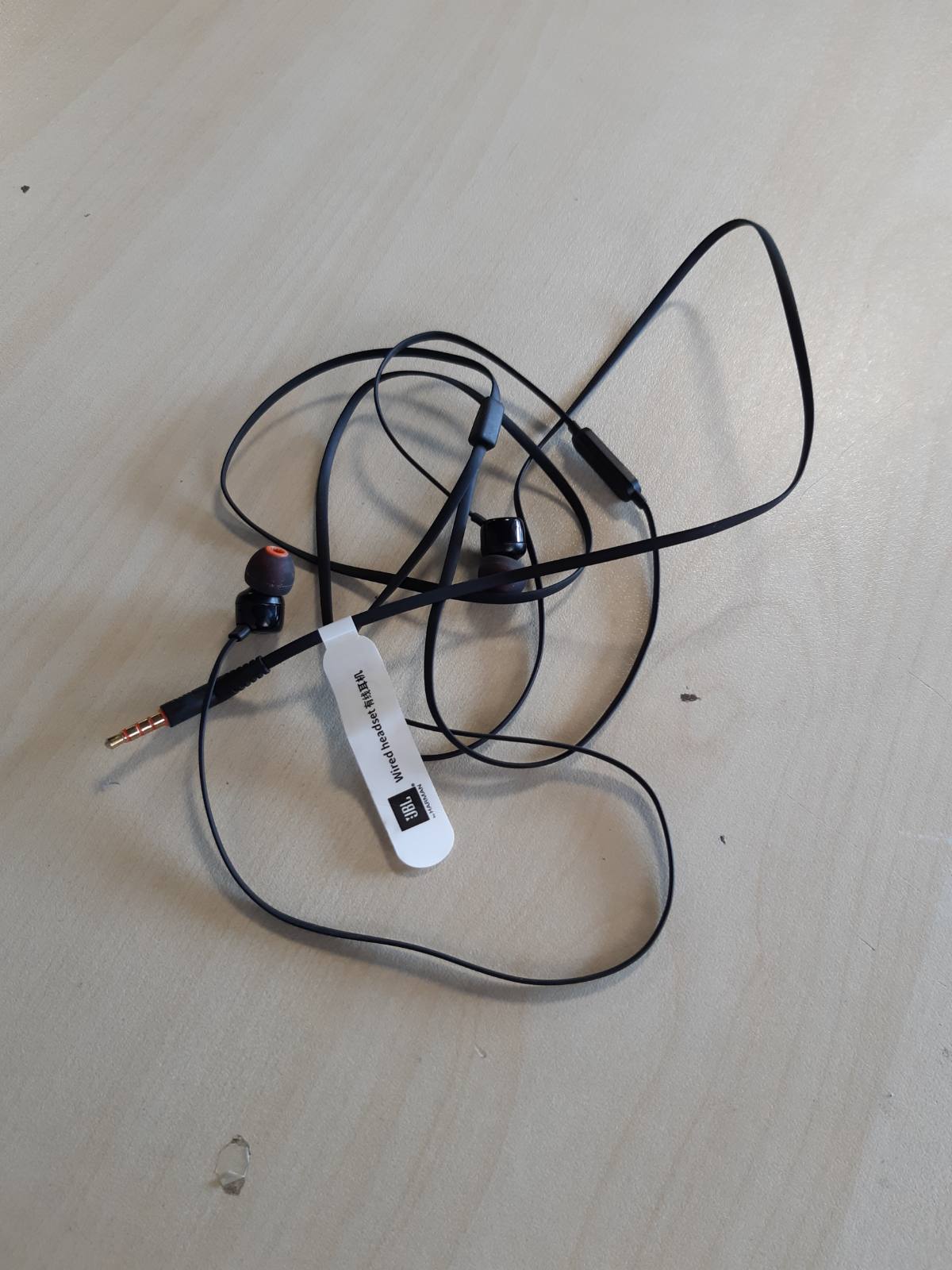 273957 - JBL Kufjet TUNE160, dizajn i vogël dhe ultra të lëvizshëm, E zezë