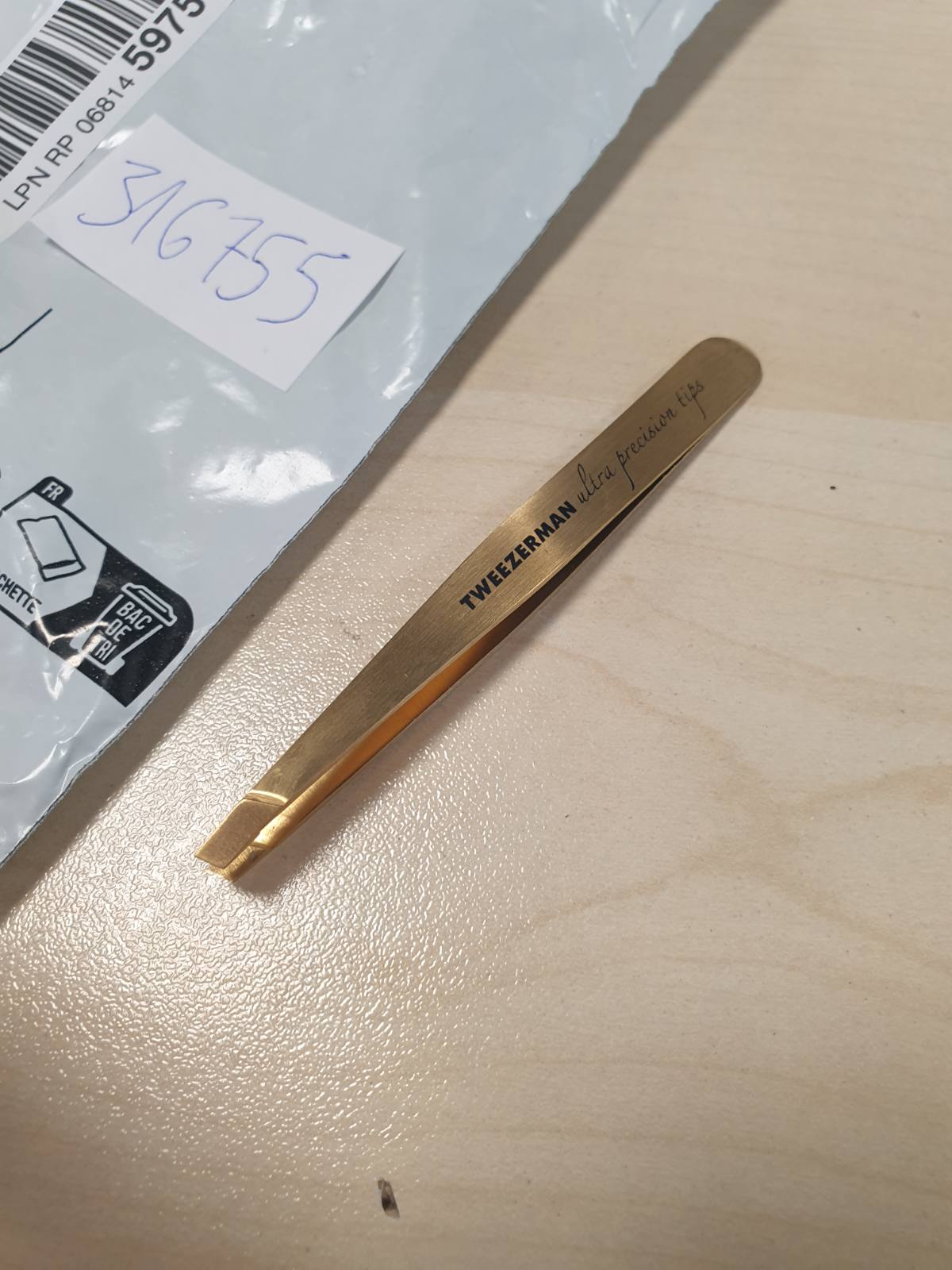 316755 - PINCË me precizion ultra të lartë, çelik inox, maja të pjerrëta, heqje vetullash, ar