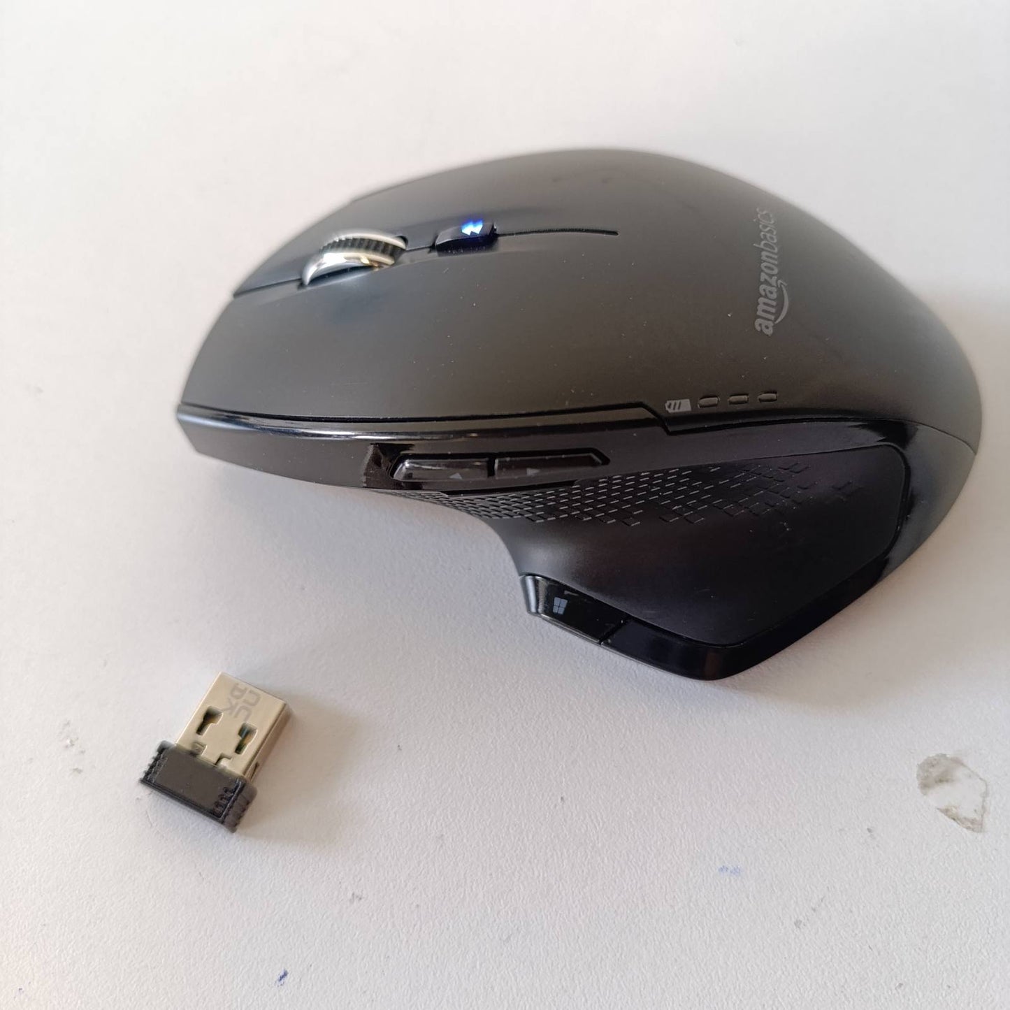 276769 - AMAZON BASICS Maus pa Tel Ergonomik, Madhësi Normale, Lëvizje e Shpejtë, Ngjyrë e Zezë
