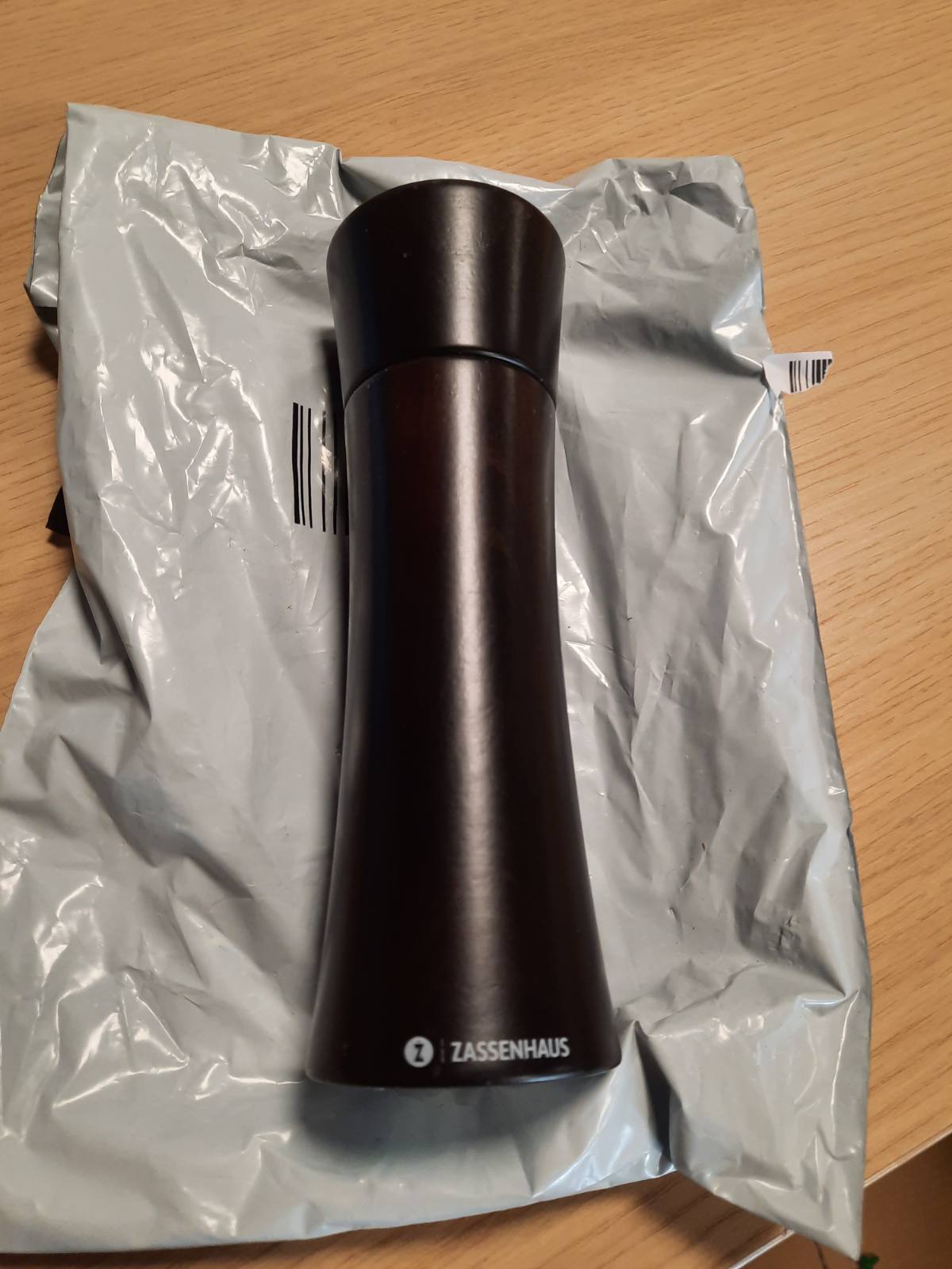 195883 - ZASSENHAUS FRANKFURT Mulli për Piper ose Kripë nga Dru Ahu me Ngjyrosje Wenge, 18 cm, Dimensione: 5.8 cm x 5.8 cm x 18 cm, Kod: 021165