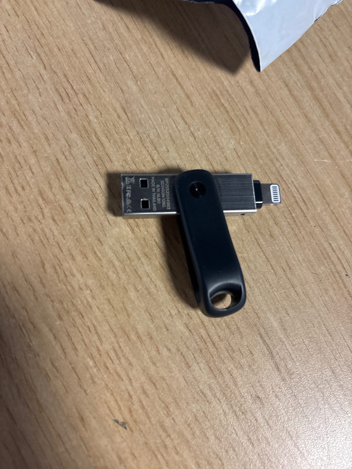 319690 - SAN DISK iXpand Go | Njësi flash për iPhone | 128 GB hapësirë ruajtjeje | Pajtueshme me iPad | Kopje rezervë automatike | USB 3.0 | Aplikacioni iXpand | E zezë