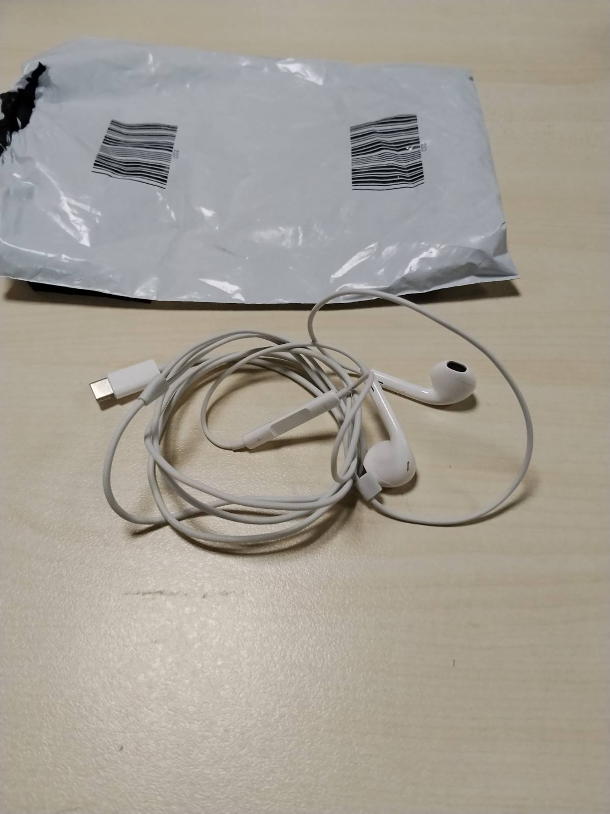 320213 - APPLE Kufje USB-C