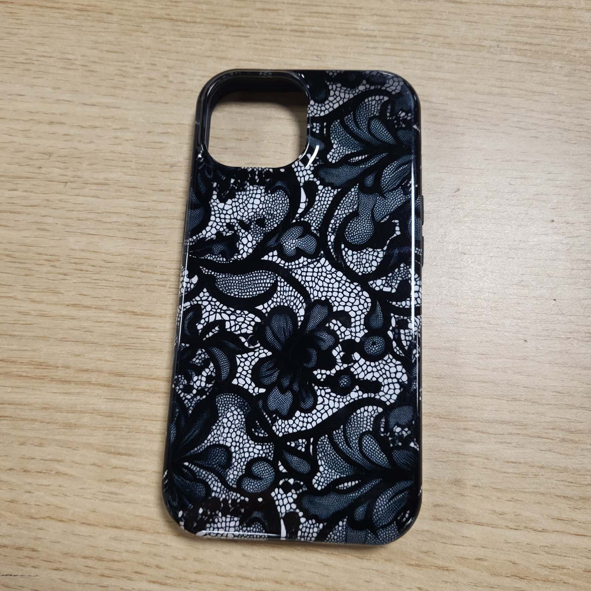 309051 - Mbështjellëse me dantellë të zezë për iPhone 15, model vintage
