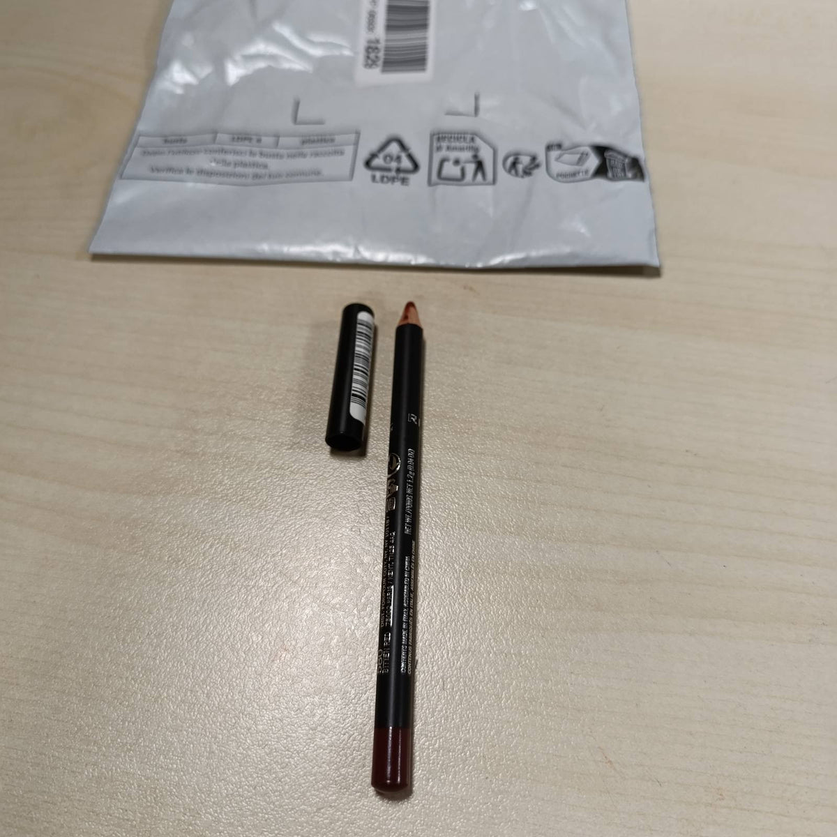 318998 - RIMMEL LONDON Lasting Finish Laps Buzësh, Ngjyrë 580 Bitten Red, 1.2 g