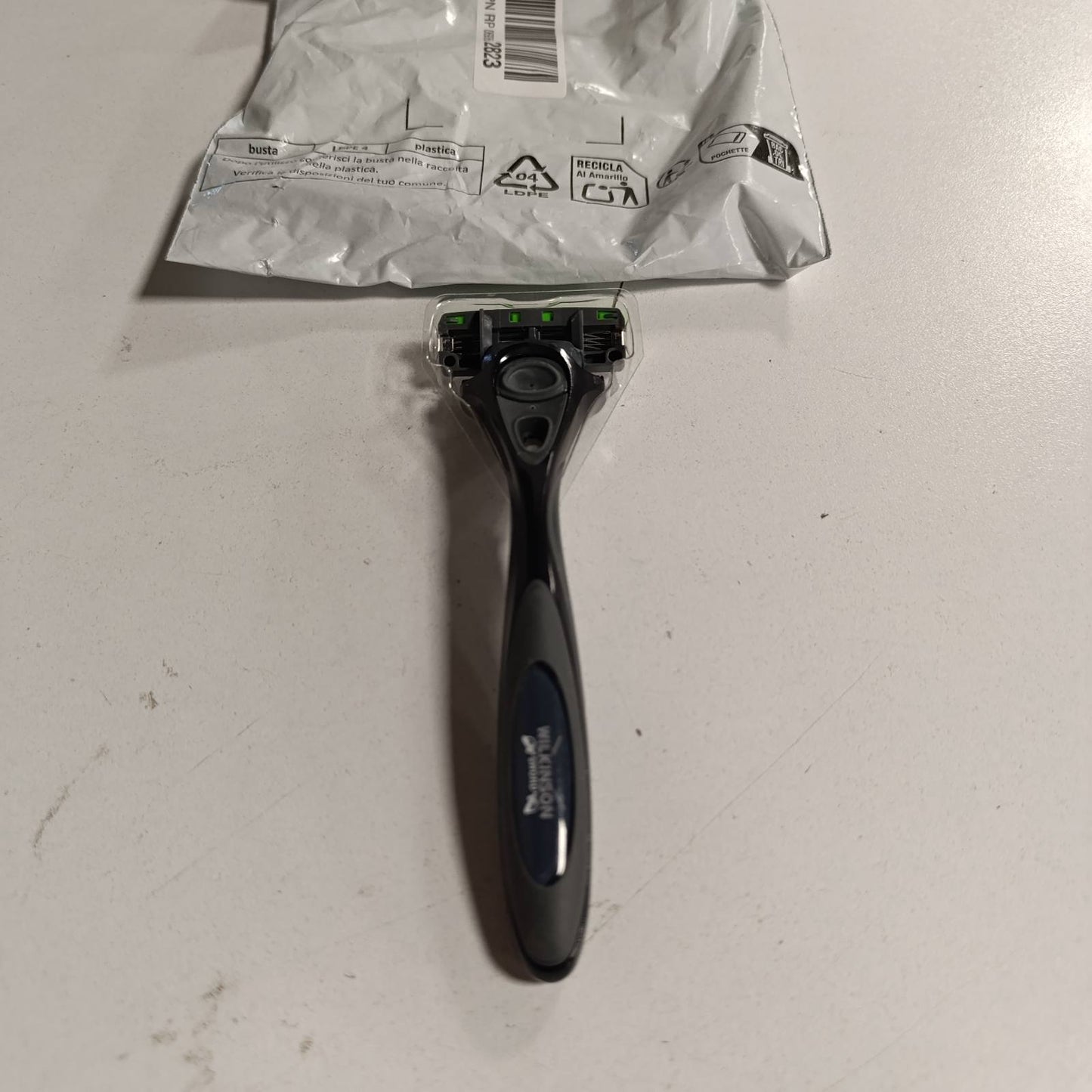 318720 - WILKINSON SWORD - Brisk Hydro 3 për Burra
