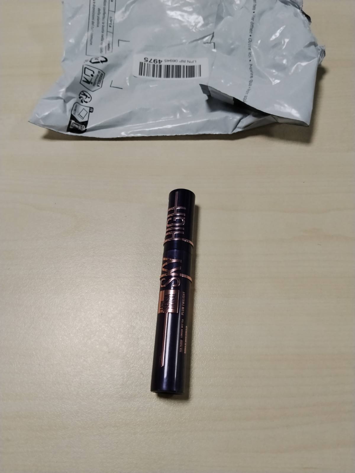 318222 - MAYBELLINE NEW YORK Rimel për Volum dhe Gjatësi - Sky High - 7,2 ml