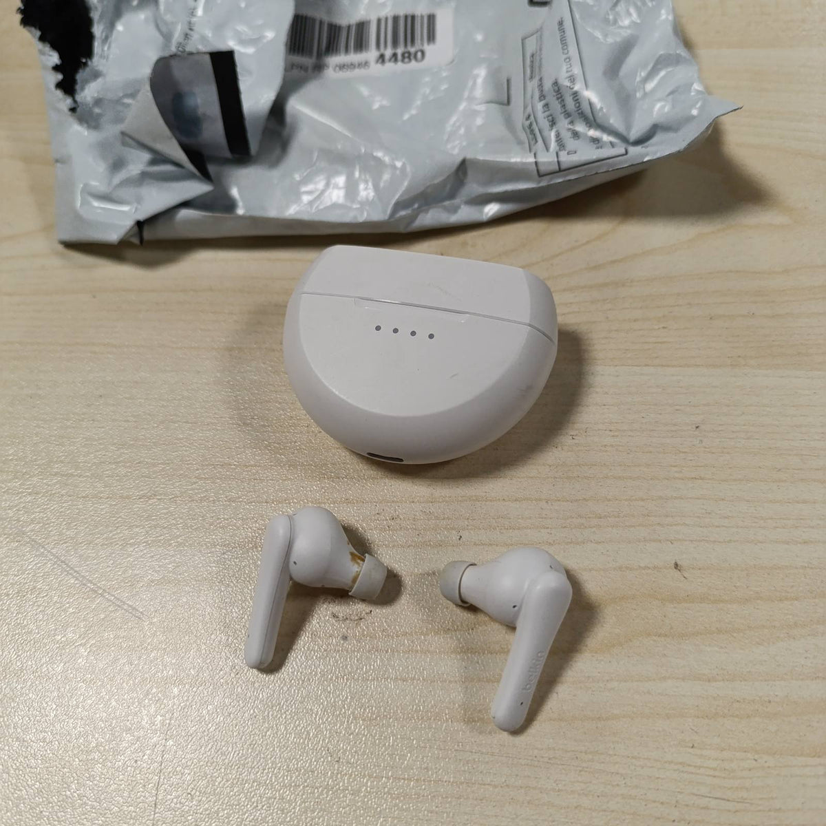 273402 - BELKIN KUFJE SoundForm Nano 2 Bluetooth për fëmijë me mikrofon të integruar, jetëgjatësi baterie 28 orë, kufizues vëllimi 85 dB, IPX5 rezistente ndaj ujit, të pajtueshme me iPhone, iPad, Galaxy, etj. – të bardha