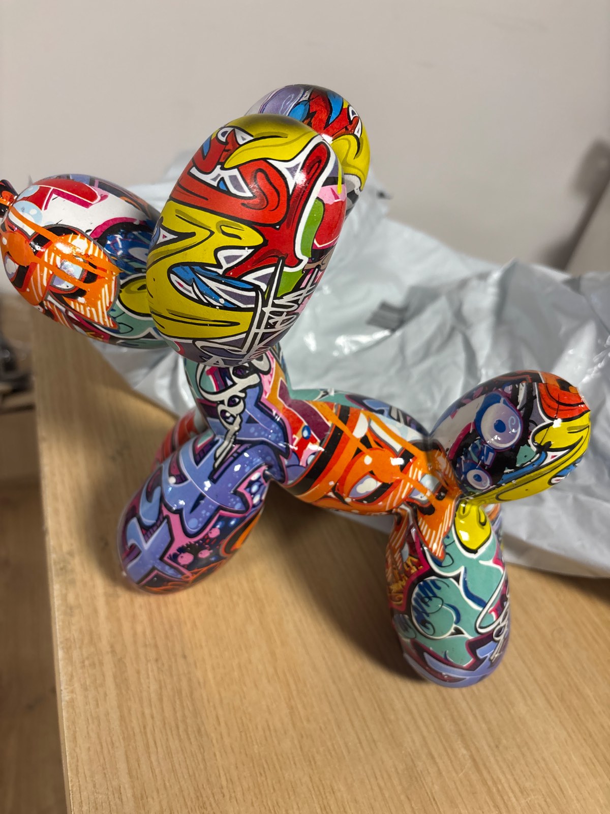 292491 - Statujë Dekorative Kazablanca, Qen me Tullumbace, lartësia 25 cm, art dhe dekorim modern nga rrëshira