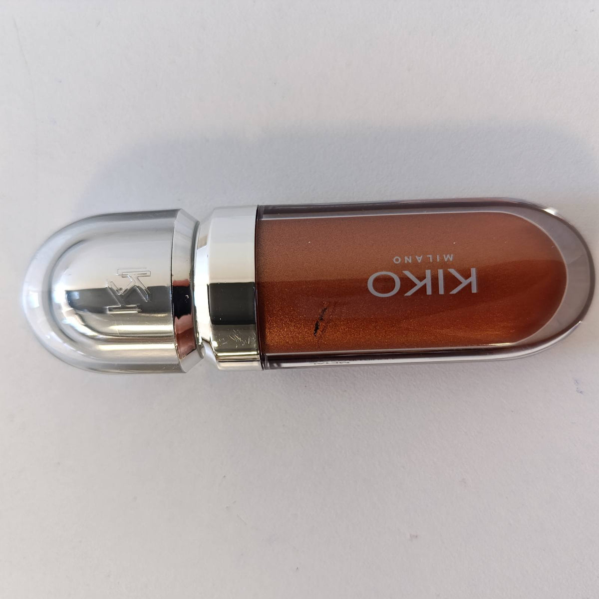 303703 - KIKO MILANO Metal Liquid Buzësh Ngjyrë e Lëngshme 04, Buzëkuq i Lëngshëm Metalik me Mbulim të Lartë