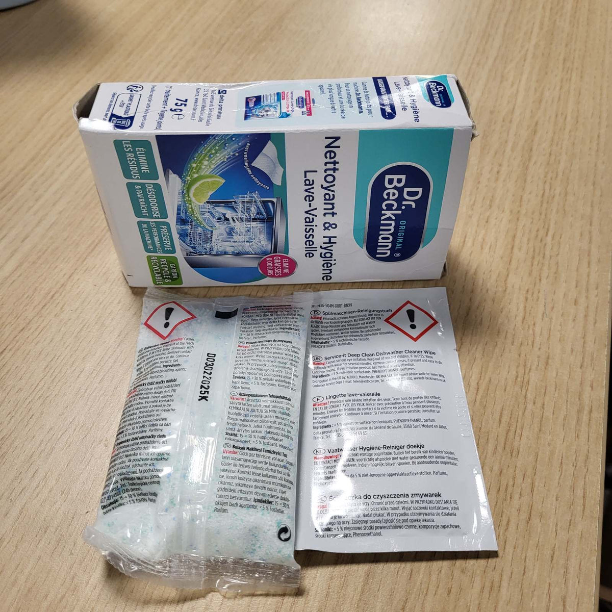 297812 - DR. BECKMANN Pluhur higjienik për lavastovilje, 75 g - Heq yndyrën, aromë limoni, me leckë pastrimi të përfshirë