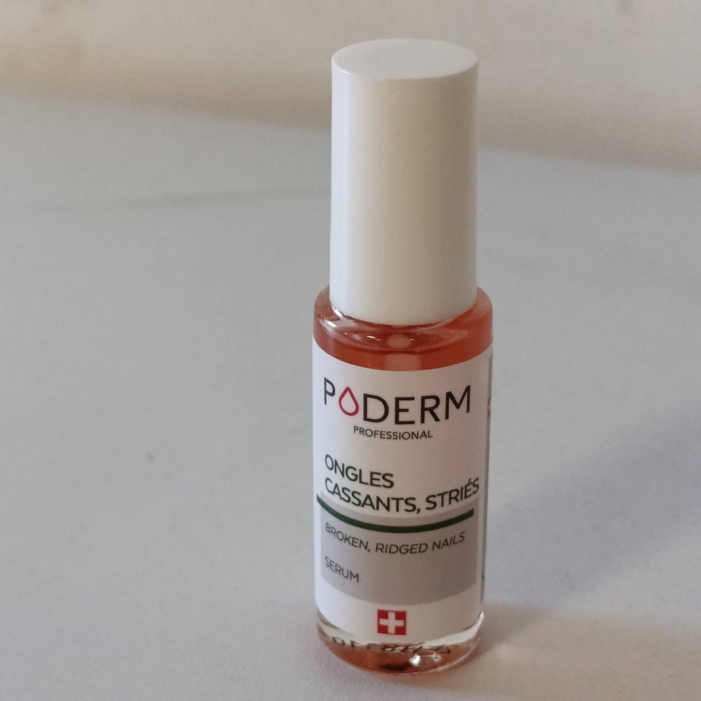 275316 - PODERM Trajtim thjesht me bazë bimore për thonj britanikë, rigjeneron dhe forcon, 8 ml.