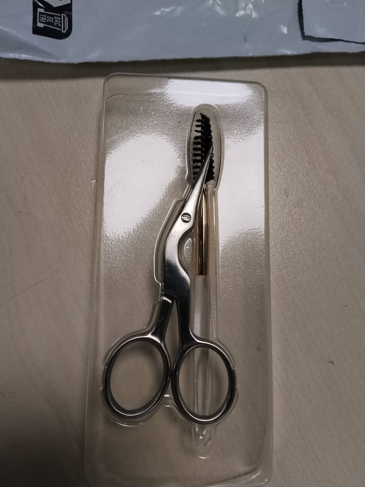 306454 - TWEEZERMAN Gërshërë për vetulla, çelik inox, me furçë për vetulla