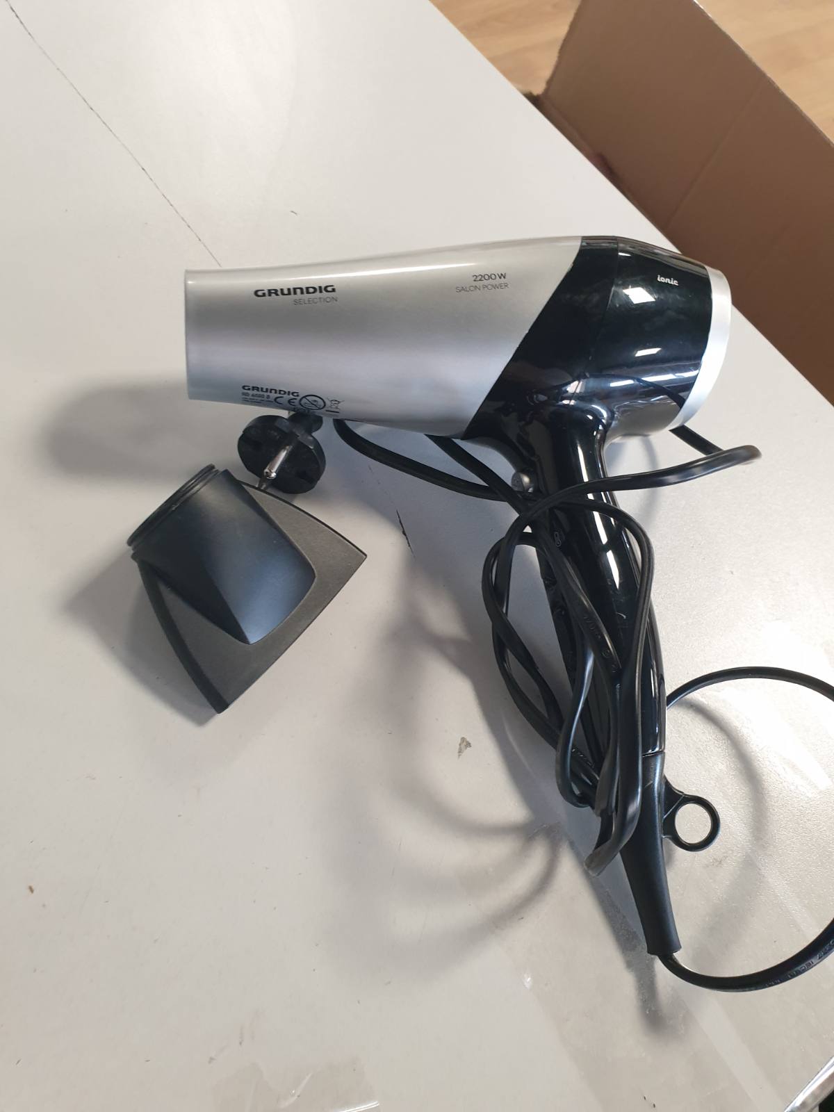317055 - GRUNDIG Tharëse flokësh HD 6080 B 2200 W, Funksion Jonik, 3 Cilësime Temperature, 2 Cilësime Rrjedhje Ajri, Cool Shot, Kabllo 1.8 m, E zezë/Argjendtë