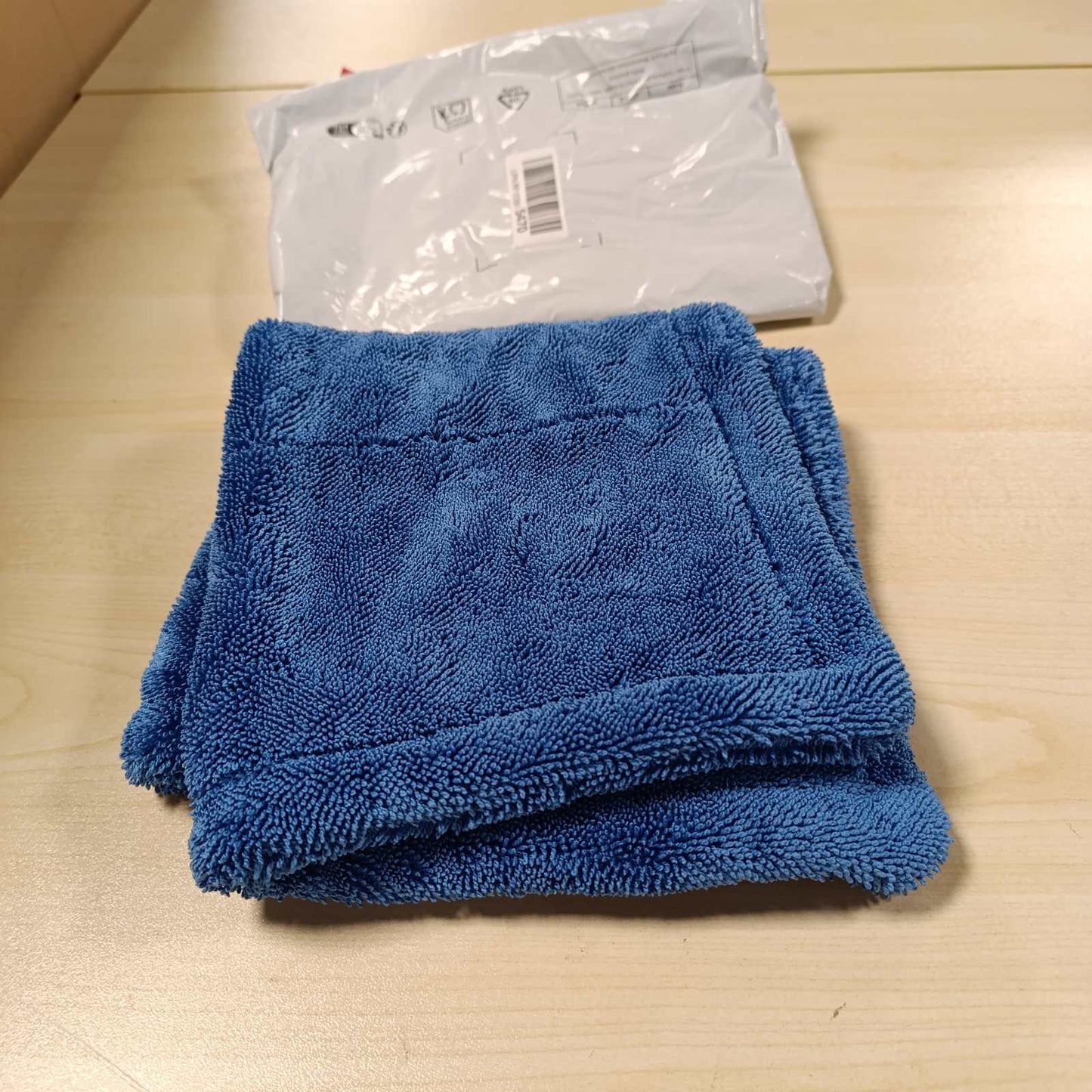 216828 - IVALITY® Peshqirë tharëse makinash e vogël 40x40 cm – 1400 GSM, lecka mikrofibre ultrathithëse për kujdesin e makinës dhe motoçikletës