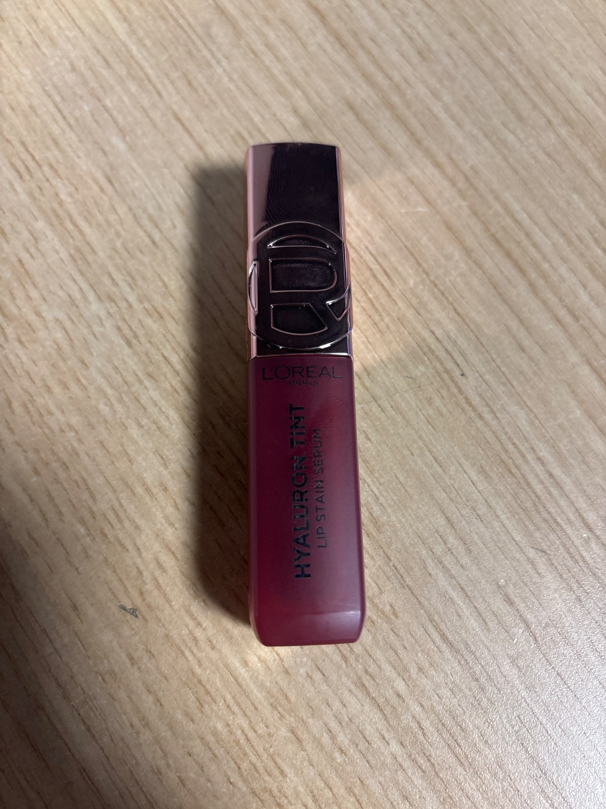 303551 - L'ORÉAL PARIS Serum për njolla buzësh Hyaluron Tint, ngjyrë pa peshë që zgjat 12 orë, shkëlqyes buzësh hidratues, ngjyra: 521 Bordeaux, 5 ml