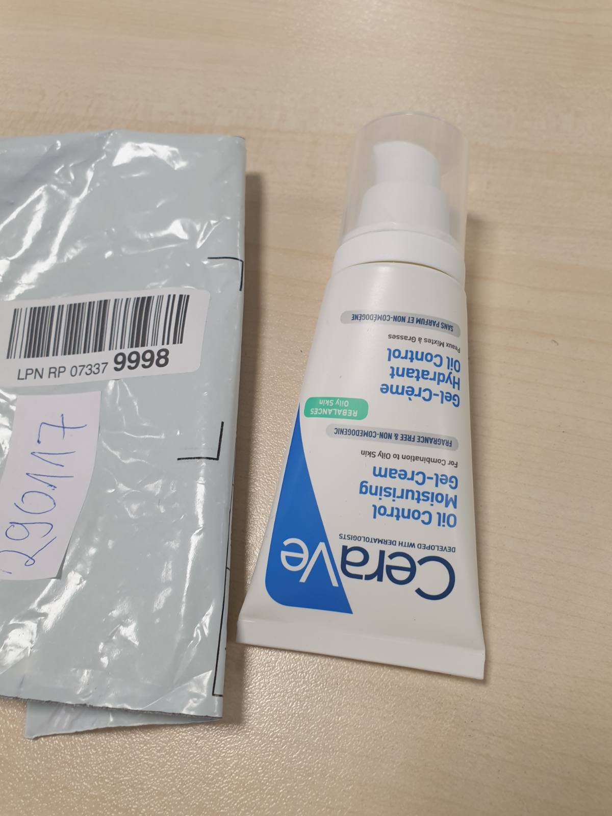 290117 - CERAVE Krem-xhel hidratues matues, 52 ml, për lëkurë të yndyrshme, me 3 ceramide esenciale, acid hialuronik dhe niacinamidë