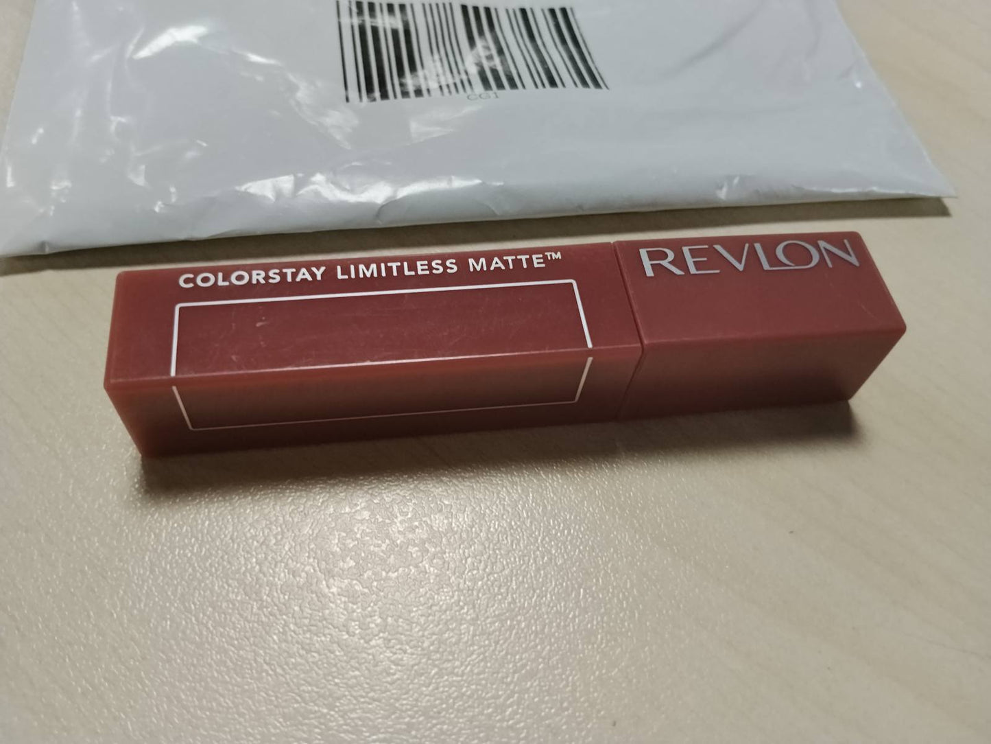 321688 - REVLON Buzëkuq i lëngshëm mat ColorStay Limitless, Buzëkuq i lëngshëm mat, i pasuruar me acid hialuronik të trefishtë, formulë 100% vegane, ultra-rezistente, Lead The Way 012, 5 ml