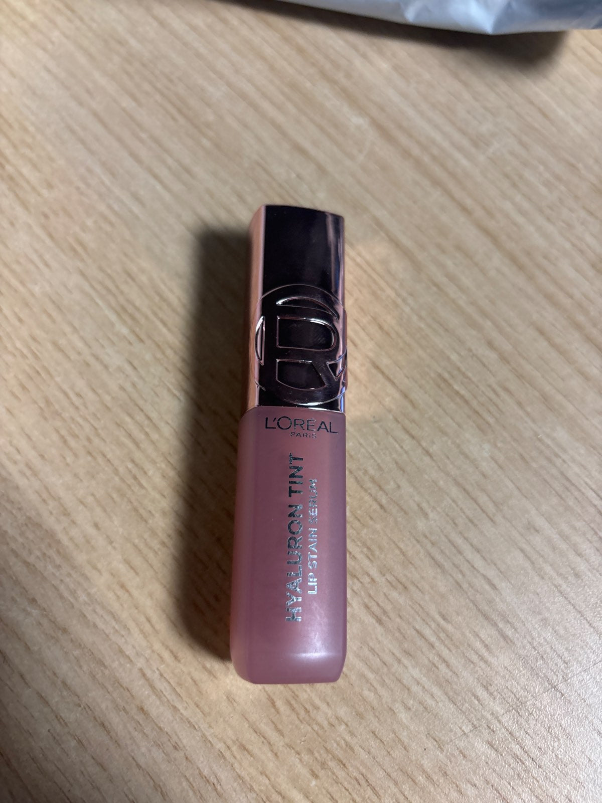 303552 - L'ORÉAL PARIS Serum për njolla buzësh Hyaluron Tint, ngjyrë pa peshë që zgjat 12 orë, shkëlqyes buzësh hidratues, ngjyra: 601 Ia vlen, 5 ml