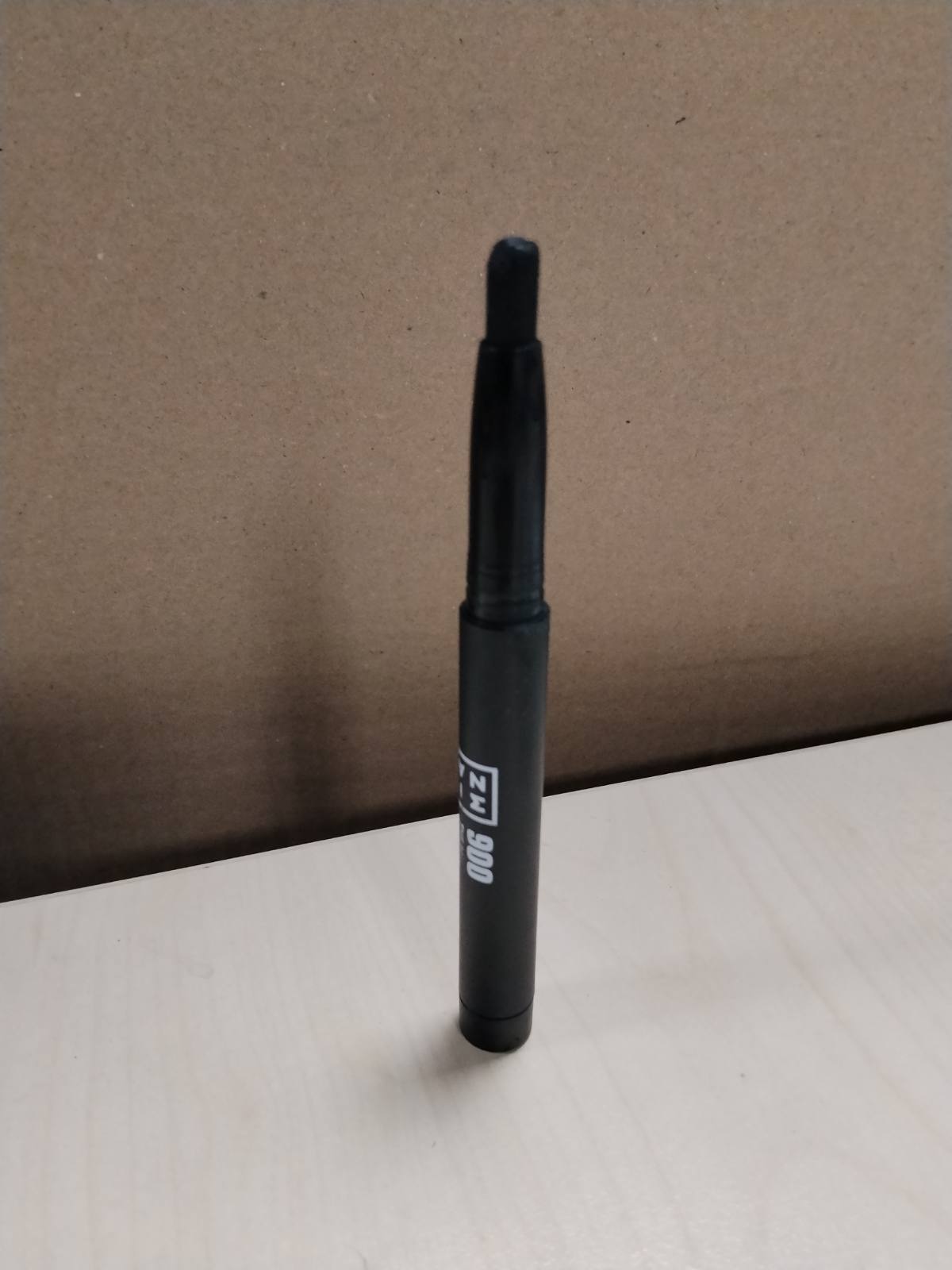 297188 - 3INA Makeup Hije syri 24H Eye Stick 900, me teksturë kremoze, rezistente ndaj ujit 24 orë