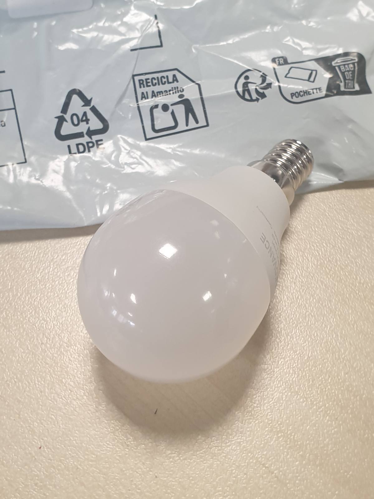 223720 - LEDVANCE Llambë Zigbee E14 LED, 4.9 W (470 lumen), zëvendëson 40 W, e bardhë e ngrohtë (2700 K), e pajtueshme me Alexa dhe Google