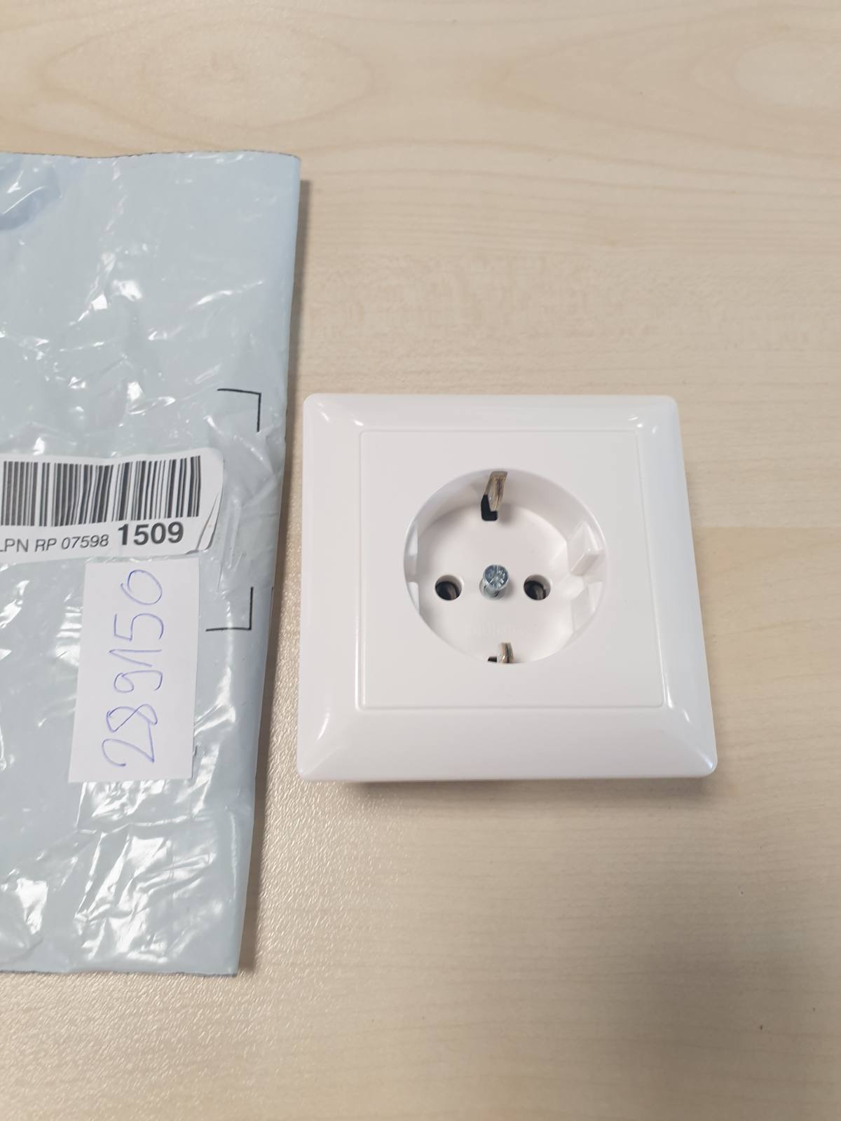 289150 - JUNG 1520 WW Schuko Prizë 16 A 250 V, seria AS 500, alpine e bardhë