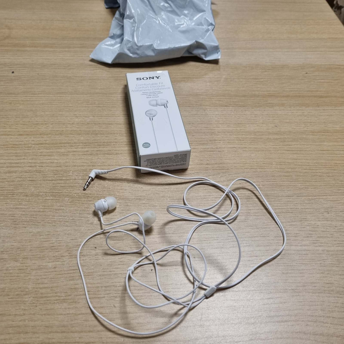 310497 - SONY Kufje të mbyllura në vesh MDR-EX15LPW, pa mikrofon, të bardha me ngjyrë manaferre