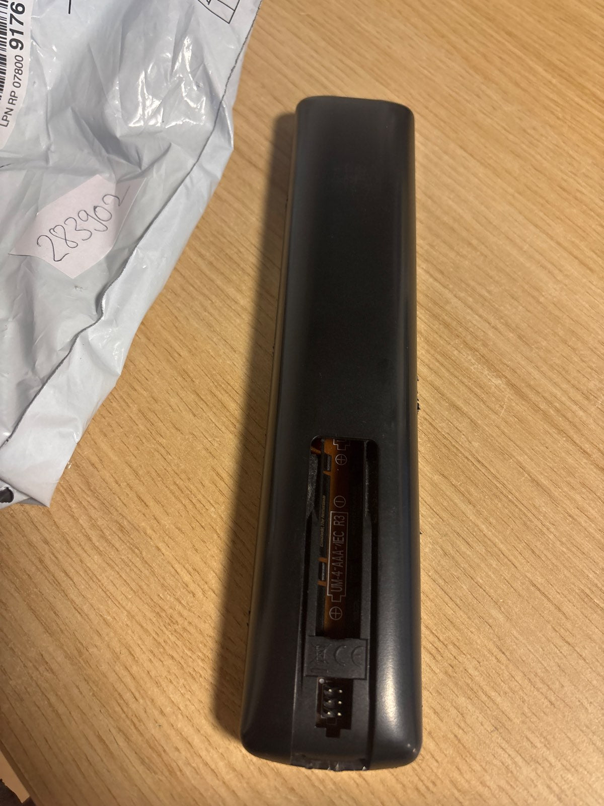 320242 - ONE FOR ALL Amplifikator Universal 1280 Contour 8-në-1, i Zi