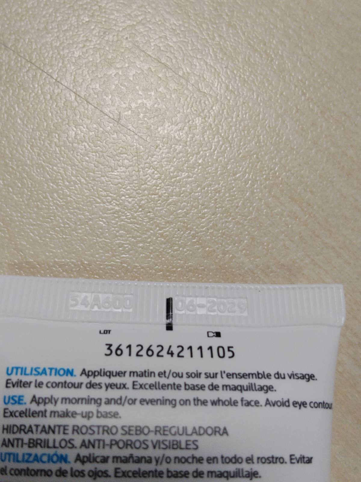 307830 - LA ROCHE-POSAY Krem hidratues matues Effaclar Mat për lëkurë të yndyrshme, 40 ml, me LHA dhe ujë termal burimi