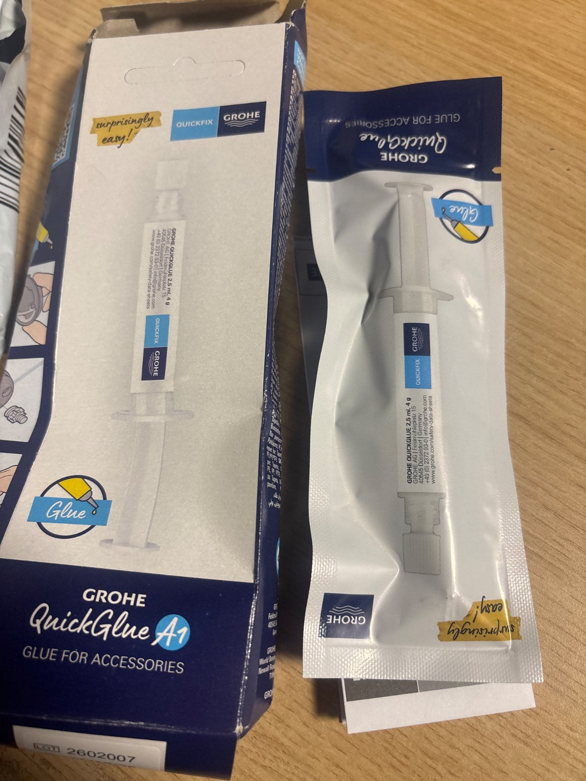 335197 - GROHE Ngjitës 1x për bashkimin e aksesorëve të banjës pa shpim, i përshtatshëm për mermer, pllaka, xham, plastikë, dru, metal, 2 copë, koha e tharjes 24 orë, përdorni 1 ngjitës për pikë fiksimi, 41127000