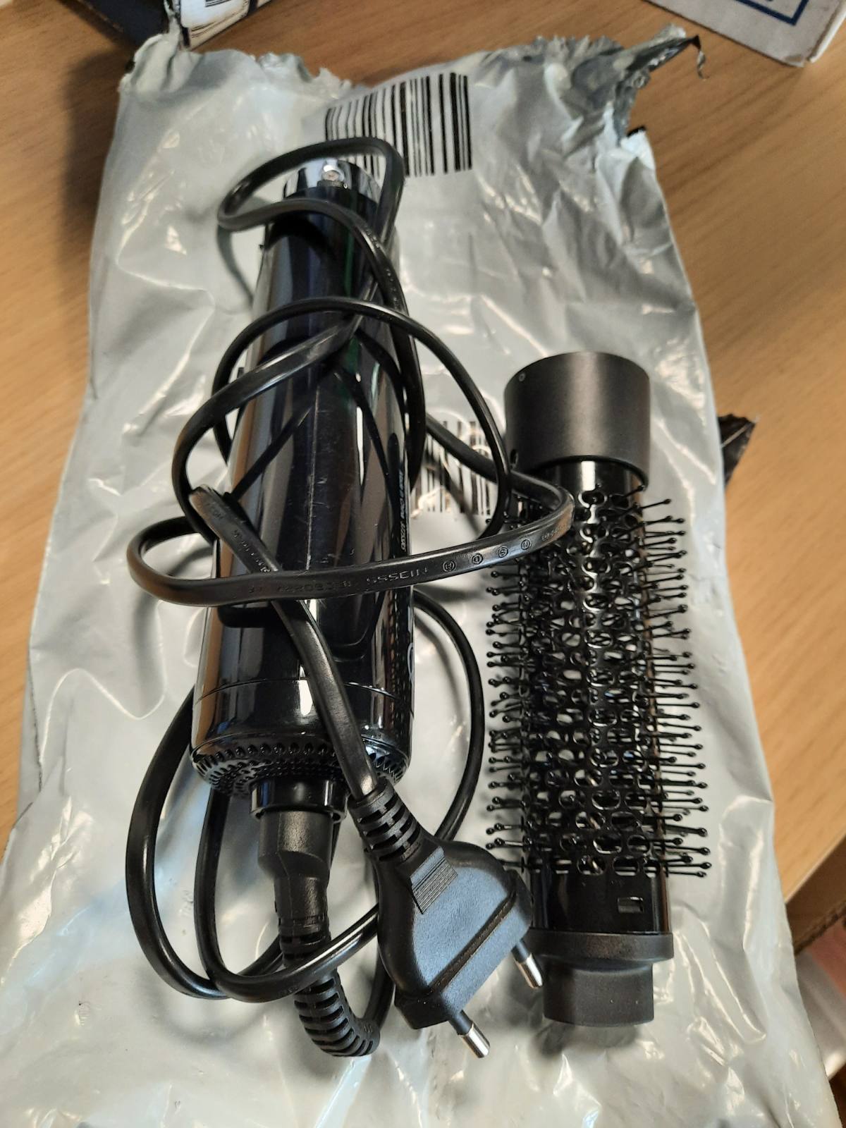 317214 - BRAUN Furçë me ajër të nxehtë AS1.5, Furçë kompakte për tharëse flokësh, 300 W, 3 cilësime nxehtësie/shpejtësie, e zezë, Aksesorë për tharje dhe vëllim, BRAS150E