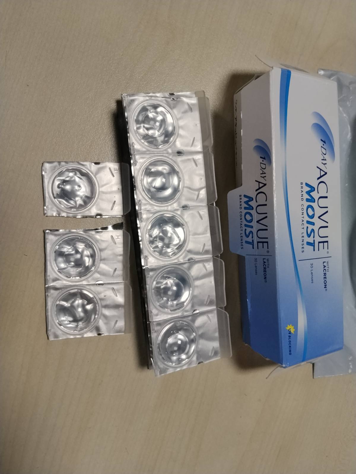 316792 - ACUVUE MOIST Lente kontakti ditore 1.75 dioptri, BC 8.5, Mbrojtje nga rrezet UV, 28 lente, për sy të ndjeshëm dhe persona që vuajnë nga alergjitë