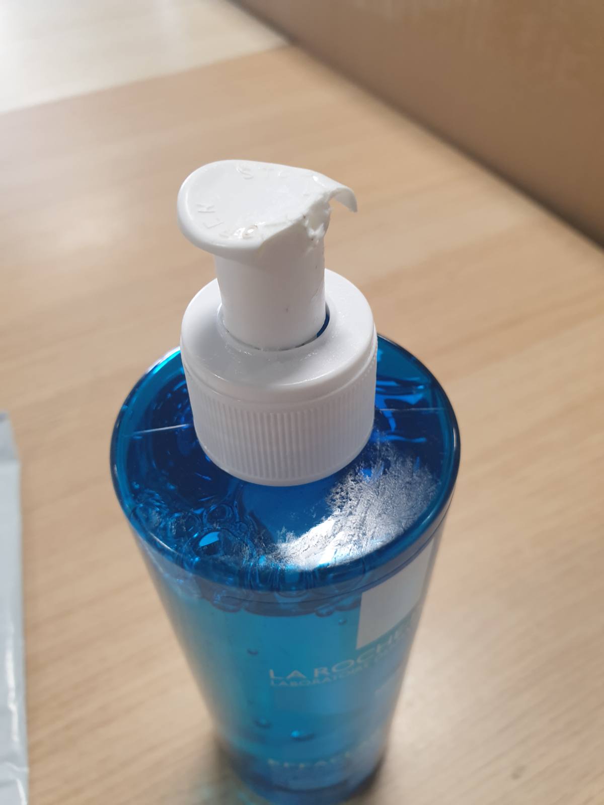 317602 - LA ROCHE-POSAY Xhel pastrues me shkumë Effaclar, 400 ml, për lëkurë të prirur ndaj akneve dhe të yndyrshme, me filobiomë dhe zink