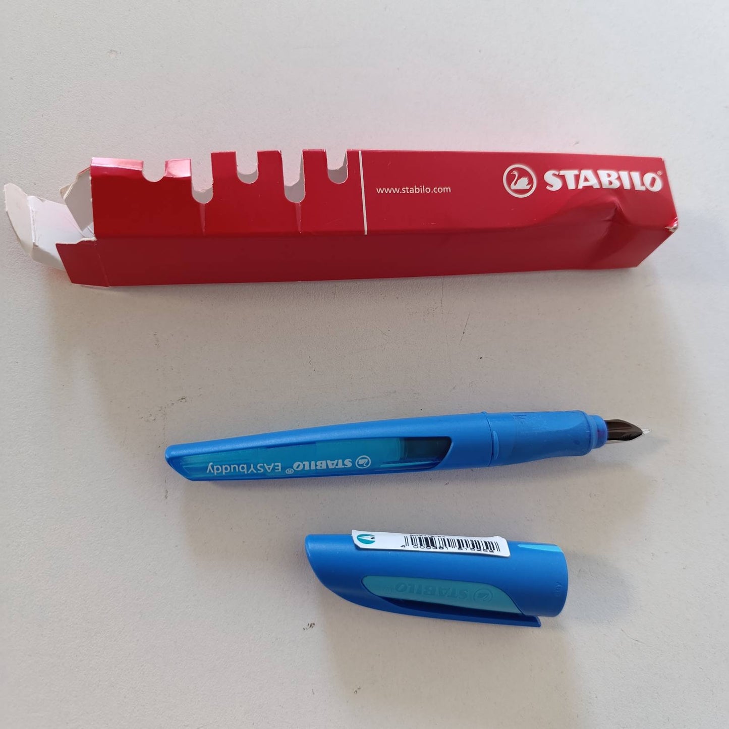 277003 - STABILO Stilograf shkollor me majë standarde të mesme - EASYbuddy në blu të errët/blu të çelët - blu (i fshishëm) - përfshirë fishek