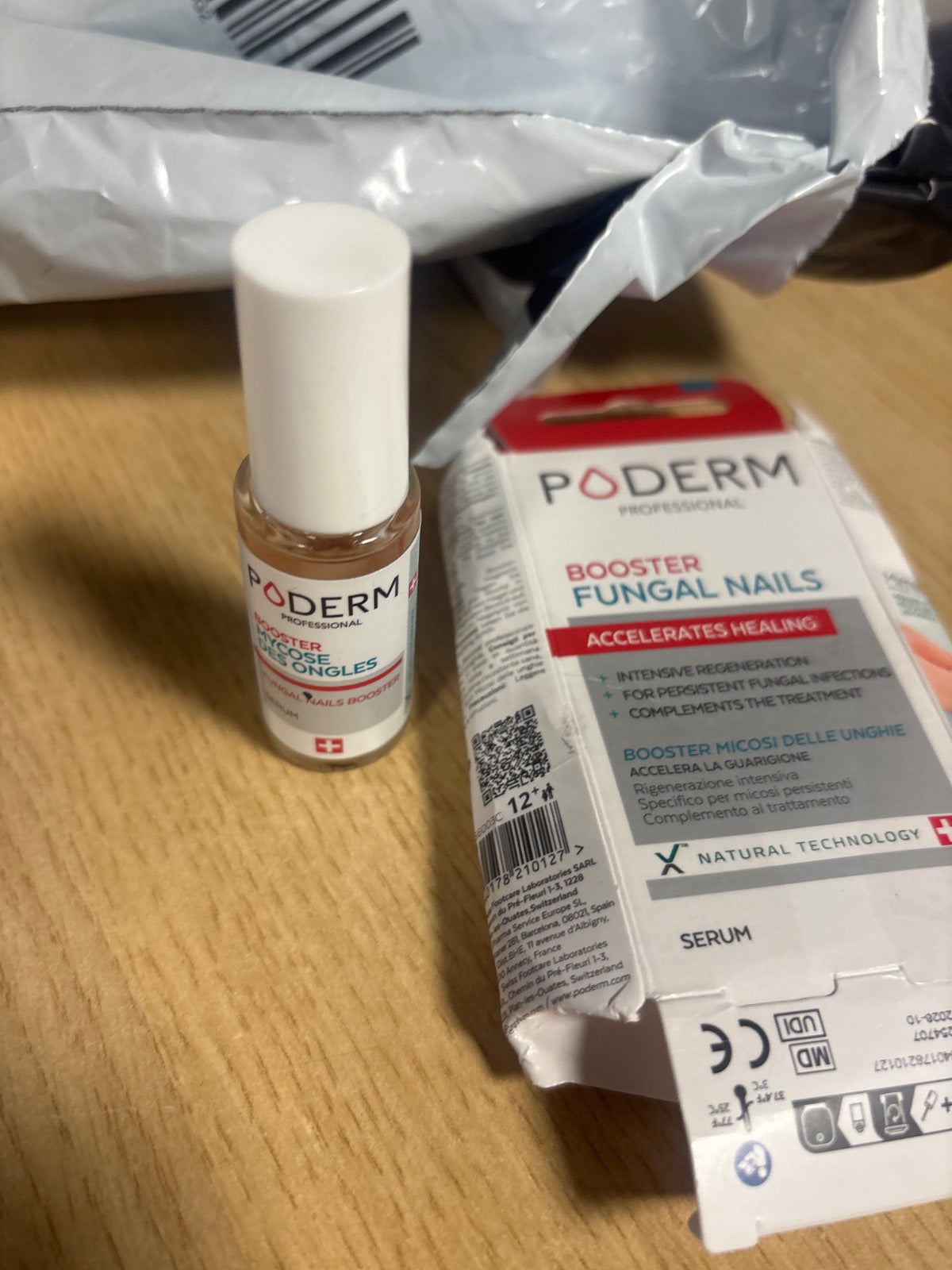 317378 - PODERM Forcues i Trajtimit të Kërpudhave të Thonjve, 15 ml, për infeksione të forta kërpudhore, përgjysmon kohën e trajtimit, kujdes profesional për këmbët/duart, e shpejtë dhe e lehtë, prodhuar në Zvicër, pa ngjyrë