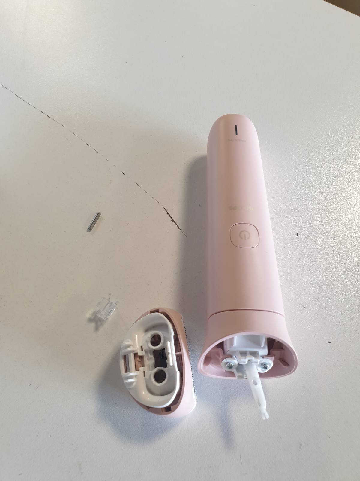 315862 - PHILIPS Lady Shaver Series 8000, BRL129/00, Makinë rroje elektrike pa tel, për lagësht dhe thatë, sistem me 3 tehe, dritë LED, kohëzgjatje 100 minuta