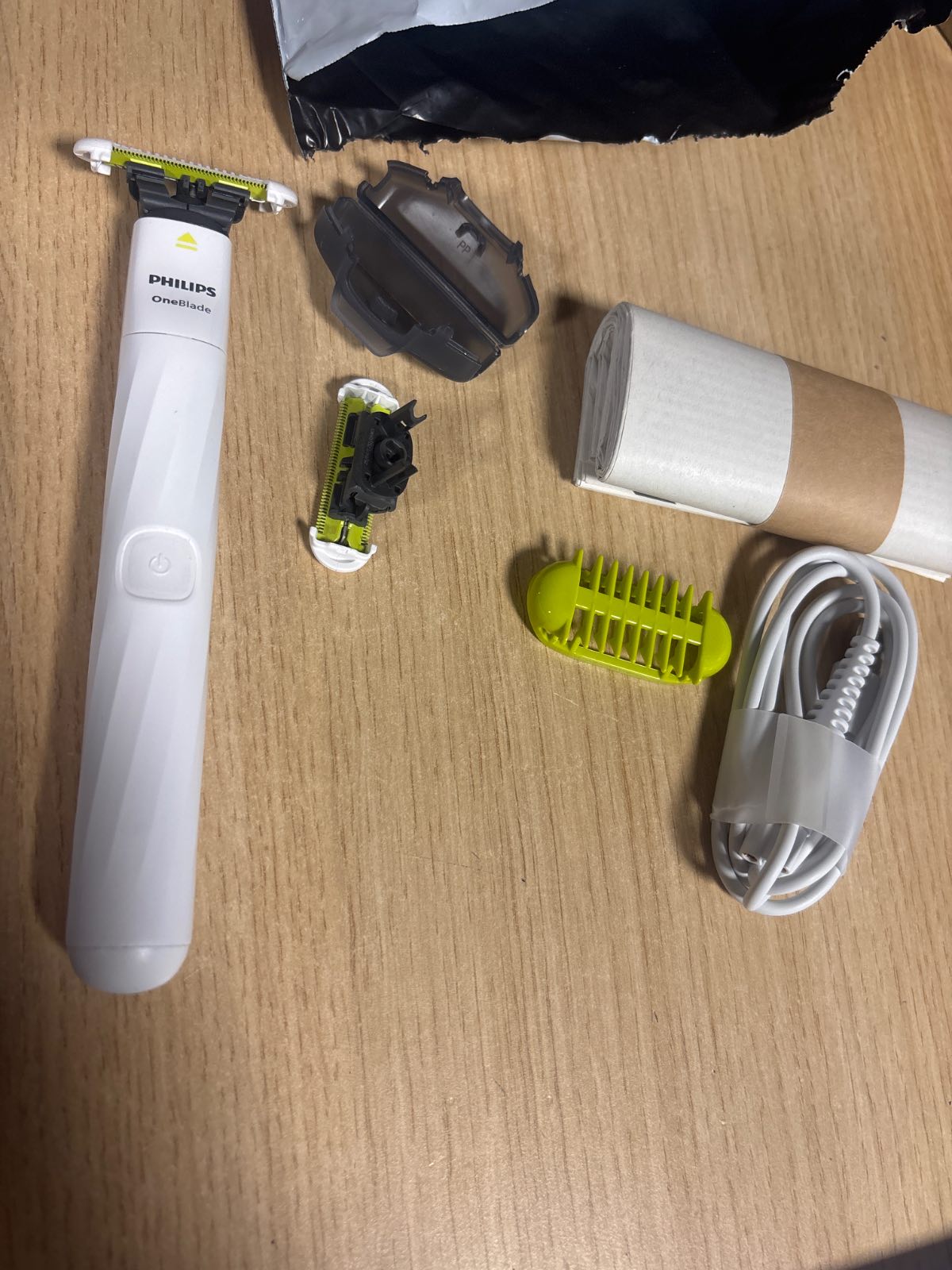 301876 - PHILIPS OneBlade Intime QP1924/30, rruajtje intime, mbrojtje shtesë të lëkurës