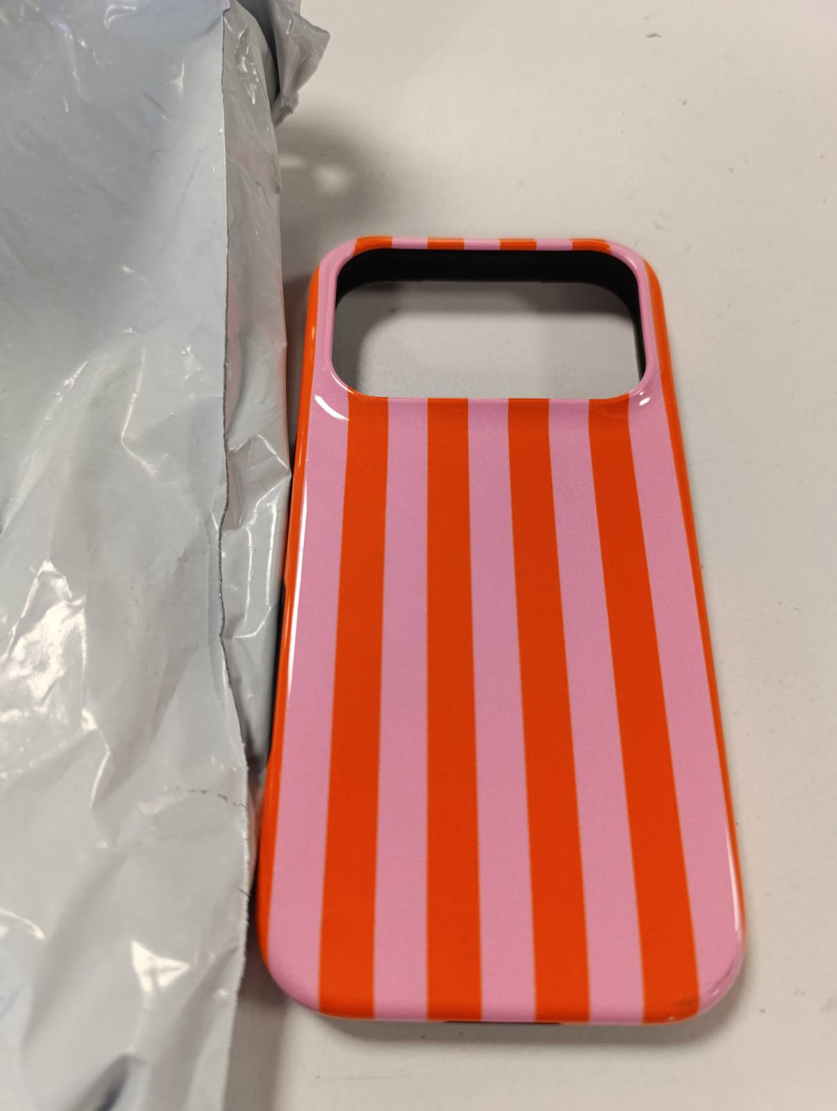 310219 - Mbështjellëse për iPhone 17 Pro, me vija portokalli dhe rozë, e lezetshme, vajzërore, estetike, me vija elegante.