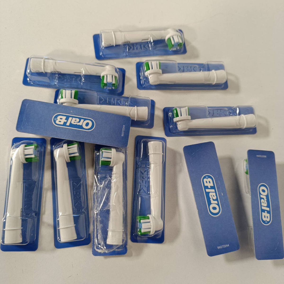 316587 - ORAL-B Koka Furçash Zëvendësuese Pro Precision Clean, të Bardha, 12 copë
