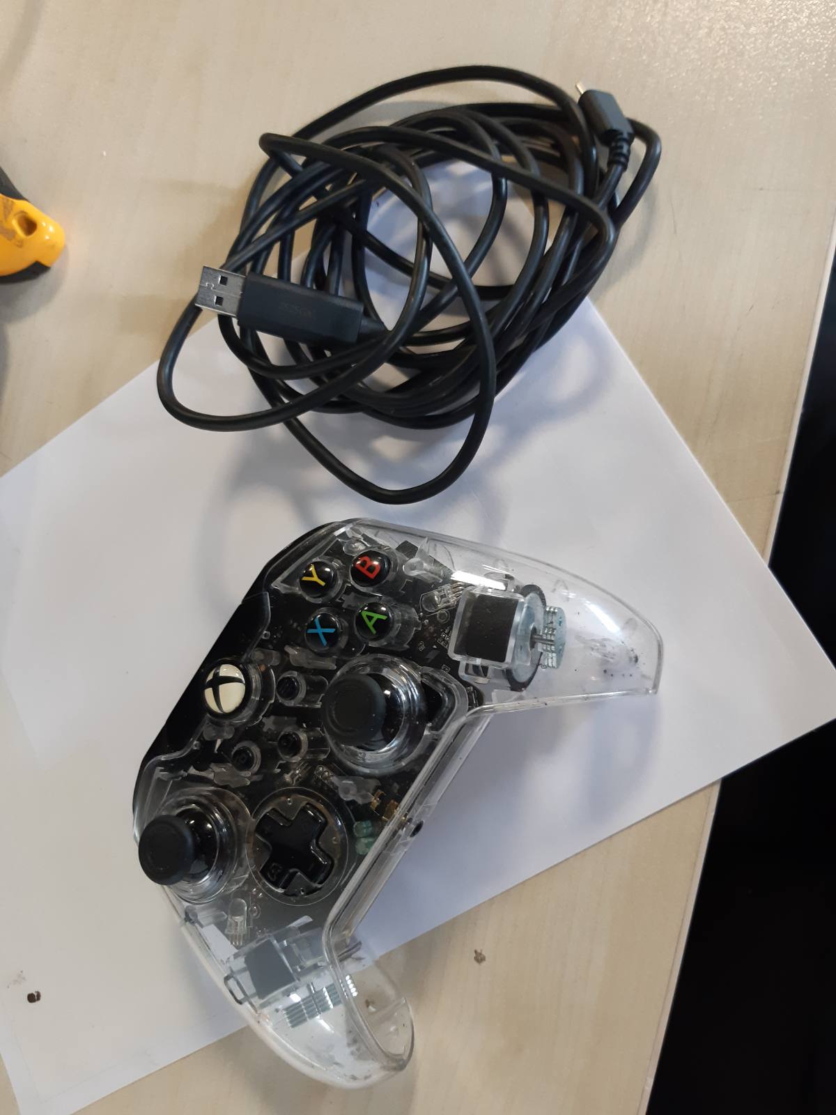 273283 - PDP Gamepad me LED me shkëlqim, Drita RGB, Lidhës USB, Kontrollet audio, Dridhje të dyfishtë, për Xbox Series X|S, Xbox One, PC