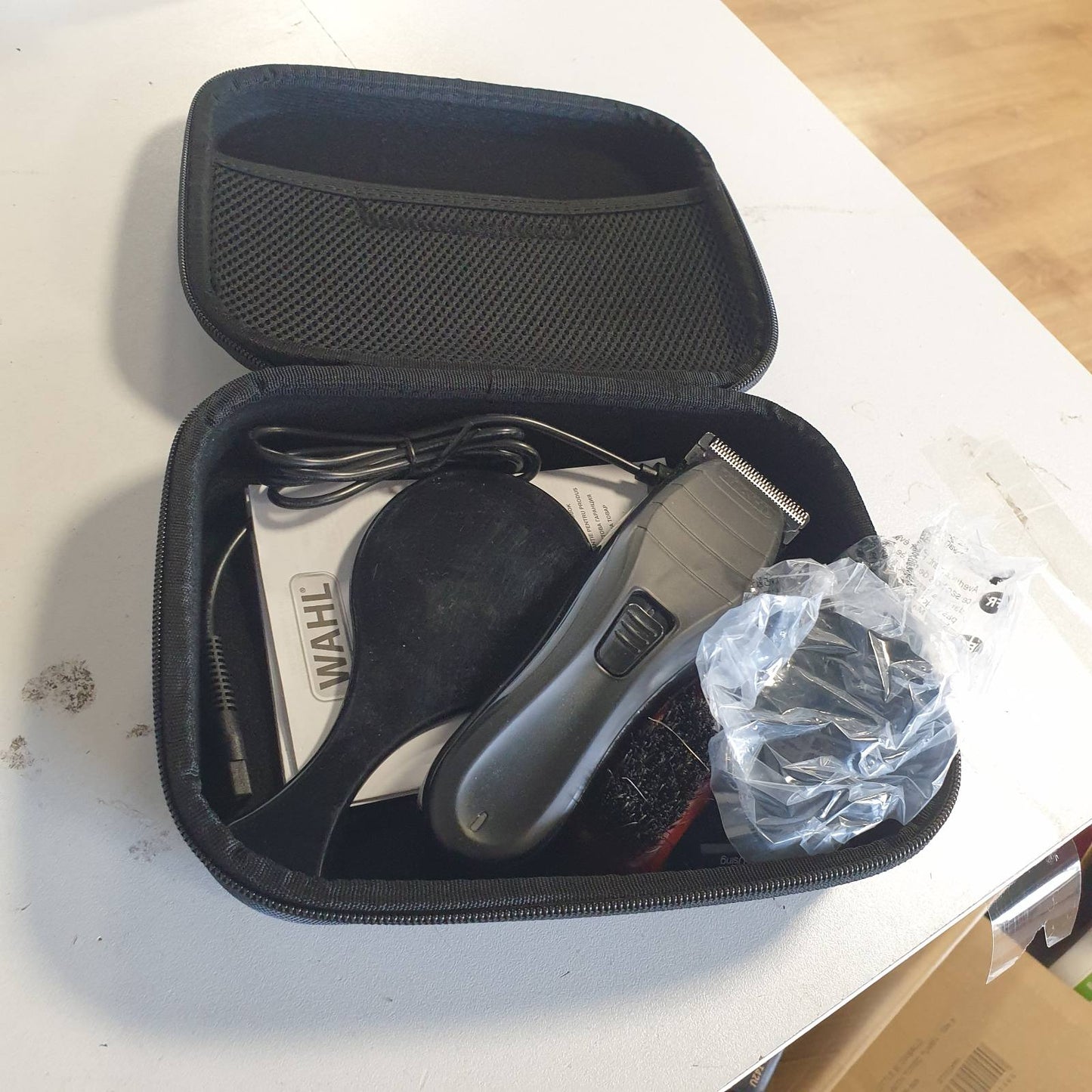 289546 - WAHL Kit prerës flokësh pa tel, ultra precize (0.3 mm), e rikarikueshme me USB, 120 minuta kohëzgjatje funksionimi