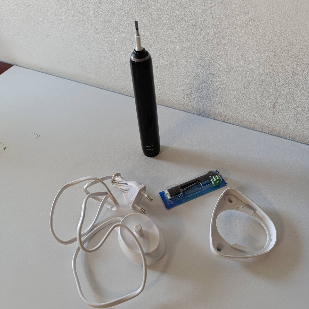 315762 - ORAL-B Furçë dhëmbësh elektrike Pro 3, 1 koke furçe, e zezë, dorezë e rikarikueshme, 3 mënyra larjeje, modalitet i ndjeshëm, kohëmatës, projektuar nga Braun